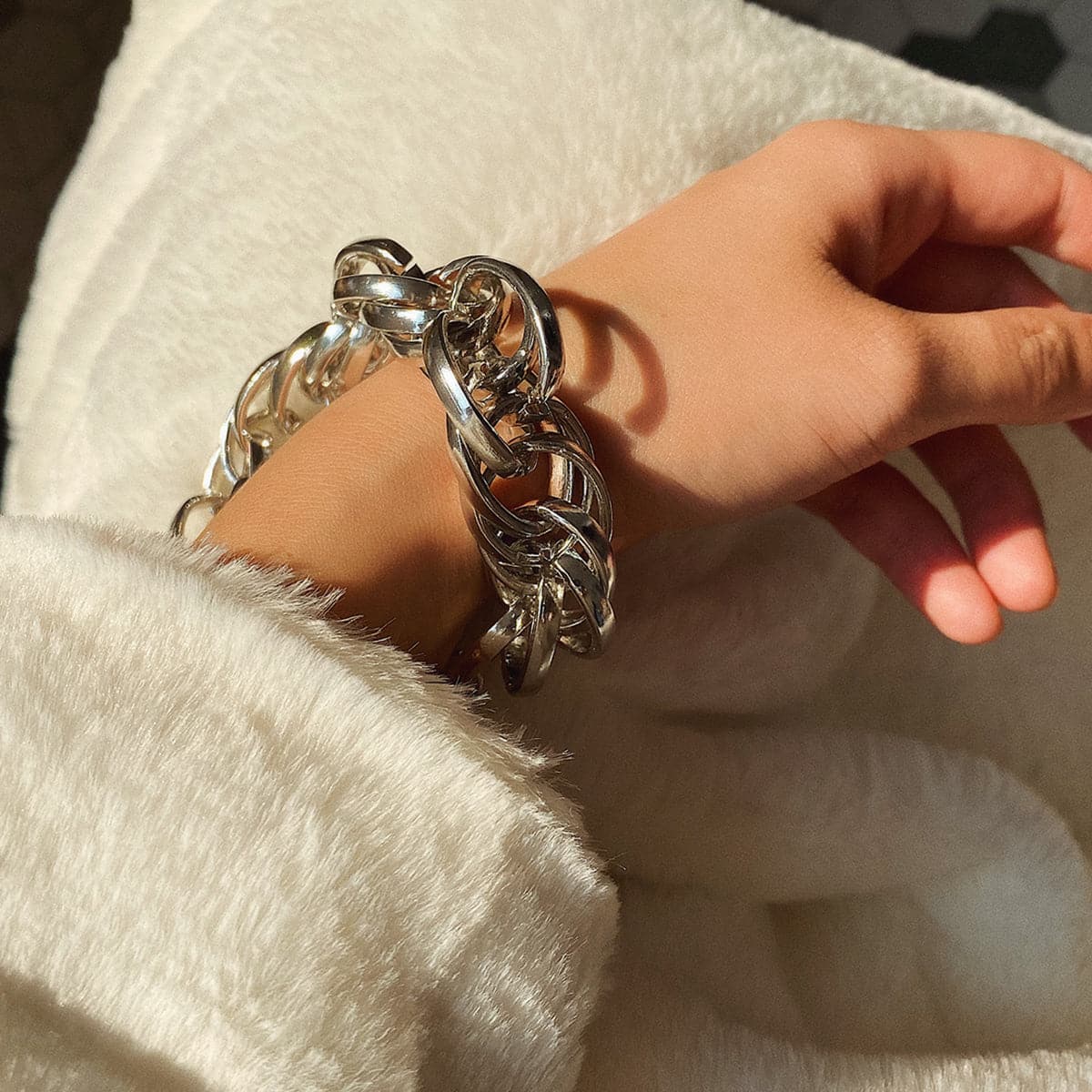 Silver-Plated Overlapping Chain Link Bracelet, silver bracelet for women, vintage-inspired design, styled look