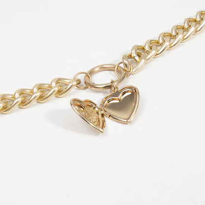 18K Gold-Plated Heart Figaro Pendant Necklace, gold pendant necklace for women, botanical inspired, detail close-up