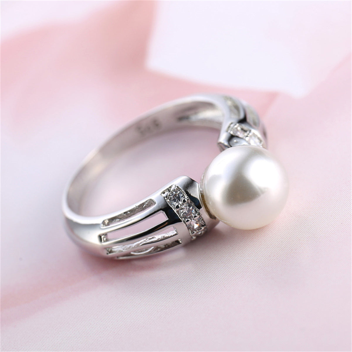 Pearl and Cubic Zirconia Silver-Plated Ring, silver statement rings for women, everyday style, detail close-up