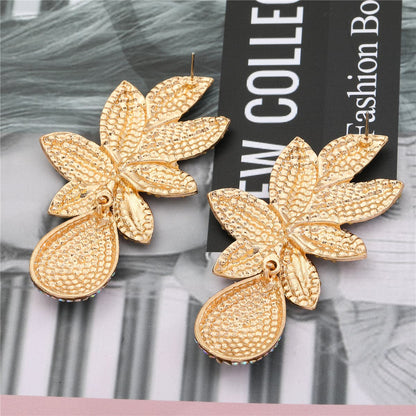 Cubic Zirconia 18K Gold-Plated Flower Drop Earrings, gold drop earrings for women, vintage-inspired design, detail close-up