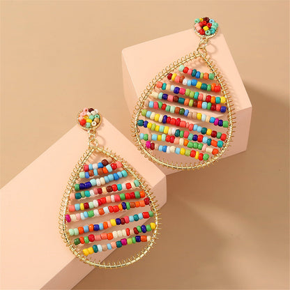 Multicolor Howlite and 18K Gold-Plated Drop Earrings, gold drop earrings for women, vintage-inspired design, detail close-up