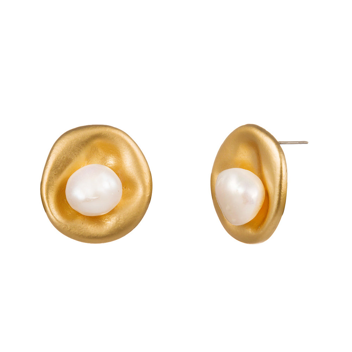 Pearl and 18K Gold-Plated Hammered Circle Stud Earrings, gold stud earrings for women, vintage-inspired design, side view