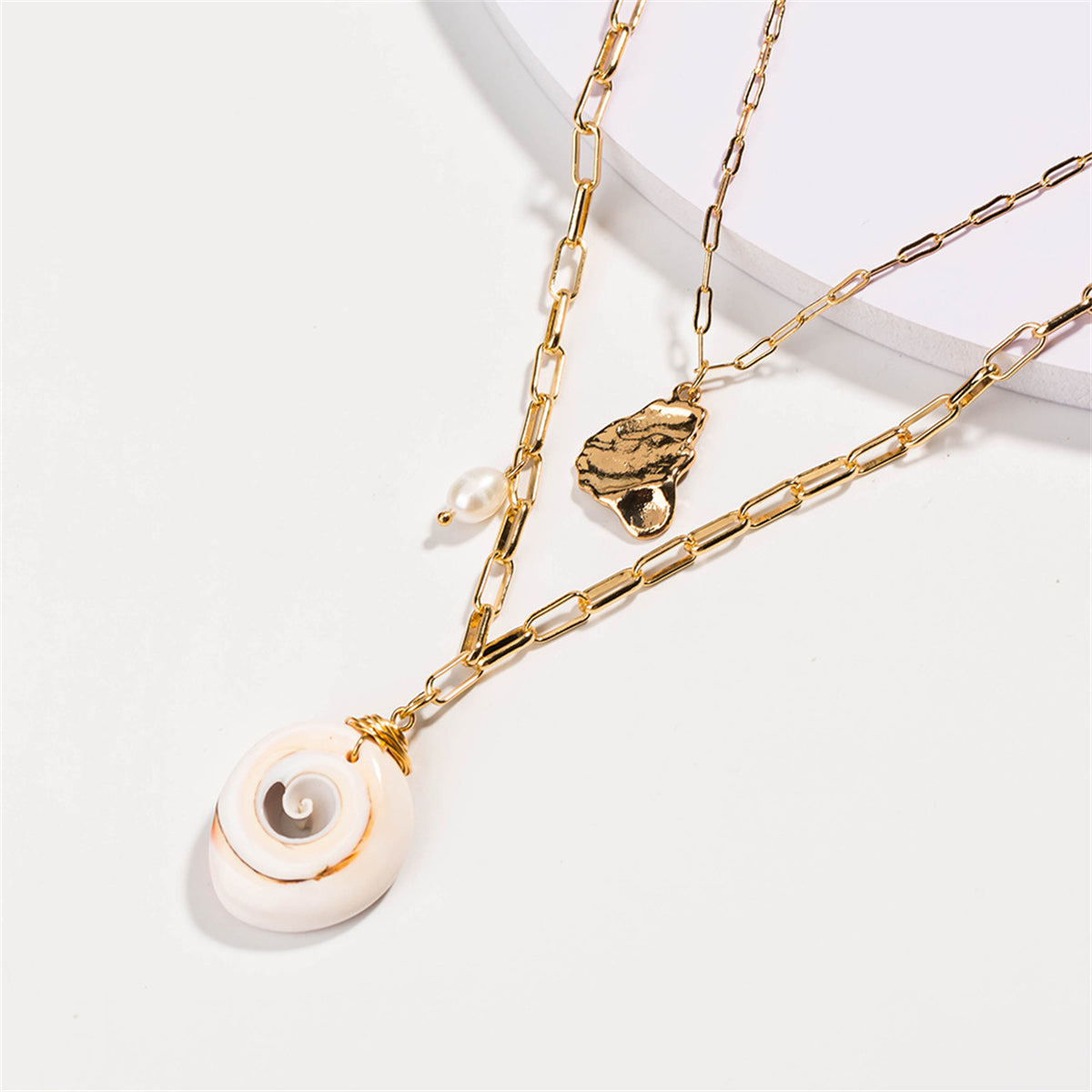 Shell and 18K Gold-Plated Layered Pendant Necklace, gold pendant necklace for women, vintage-inspired design, detail close-up