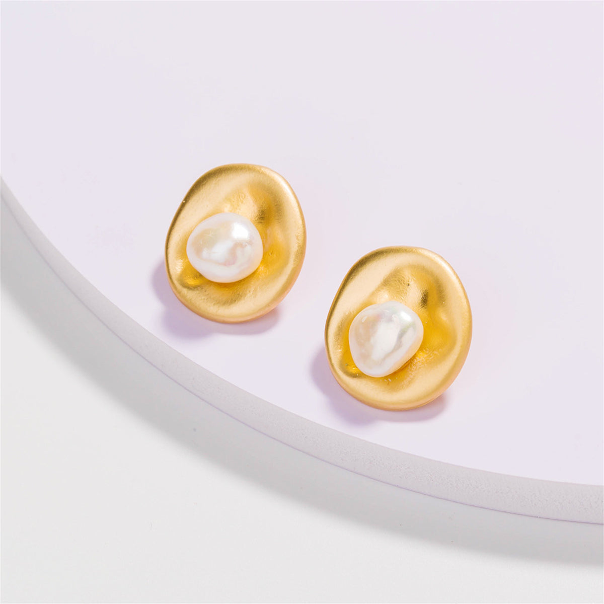 Pearl and 18K Gold-Plated Hammered Circle Stud Earrings, gold stud earrings for women, detail close-up