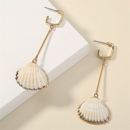 White Shell and 18K Gold-Plated Drop Earrings, gold drop earrings for women, vintage-inspired design, detail close-up