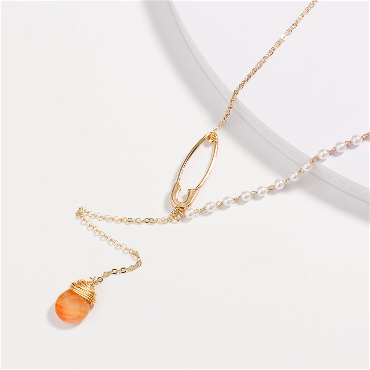 Pearl and Resin 18K Gold-Plated Pin Drop Layered Necklace, gold pendant necklace for women, detail close-up