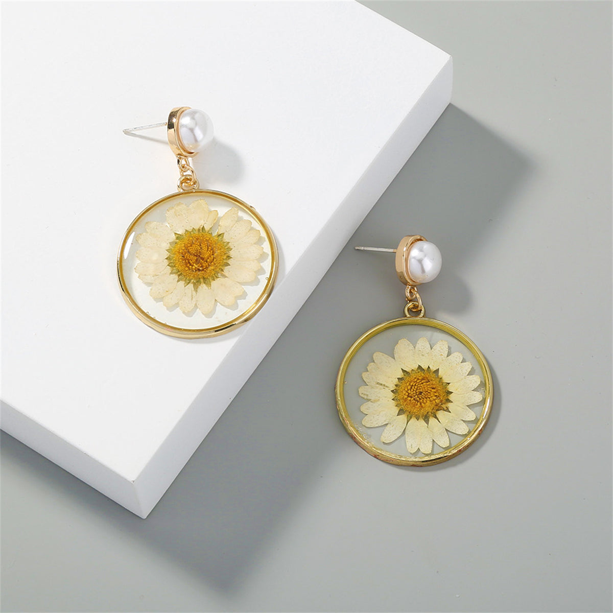 Pearl and 18K Gold-Plated Resin Mum Drop Earrings, gold drop earrings for women, vintage-inspired design, detail close-up