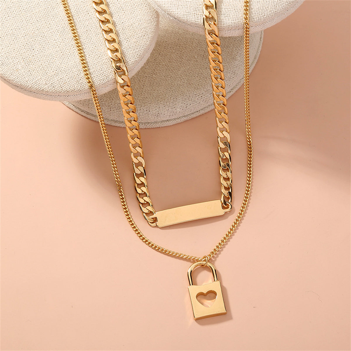 Gorgeous 18K gold-plated necklace featuring a heart-shaped lock and padlock, a must-have for trendy jewelry lovers.