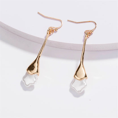 Pearl and 18K Gold-Plated Star Drop Earrings, gold drop earrings for women, elegant gift for her, detail close-up