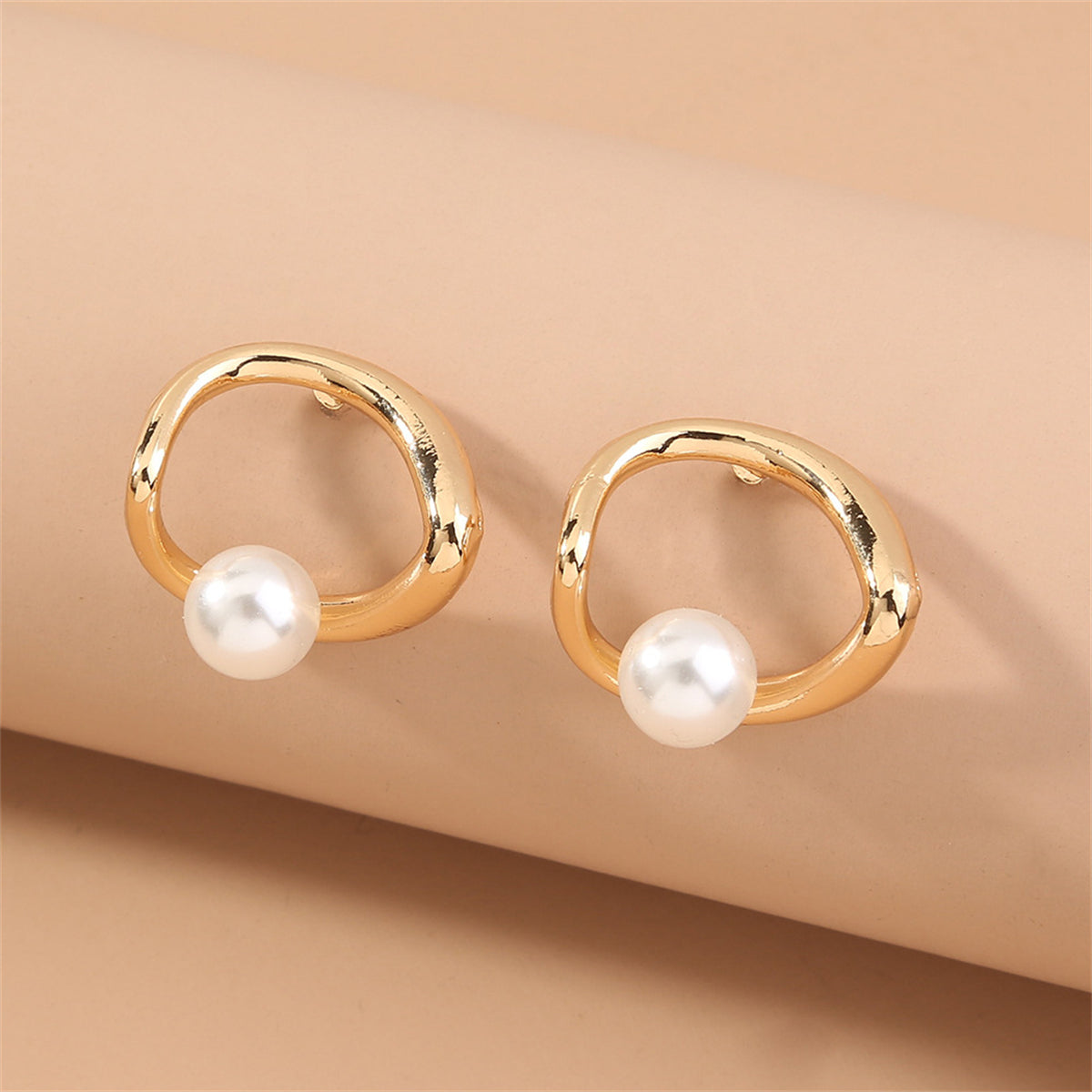 Pearl and 18K Gold-Plated Open Heart Stud Earrings, gold stud earrings for women, elegant gift for her, detail close-up