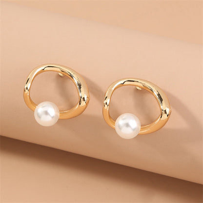 Pearl and 18K Gold-Plated Open Heart Stud Earrings, gold stud earrings for women, elegant gift for her, detail close-up