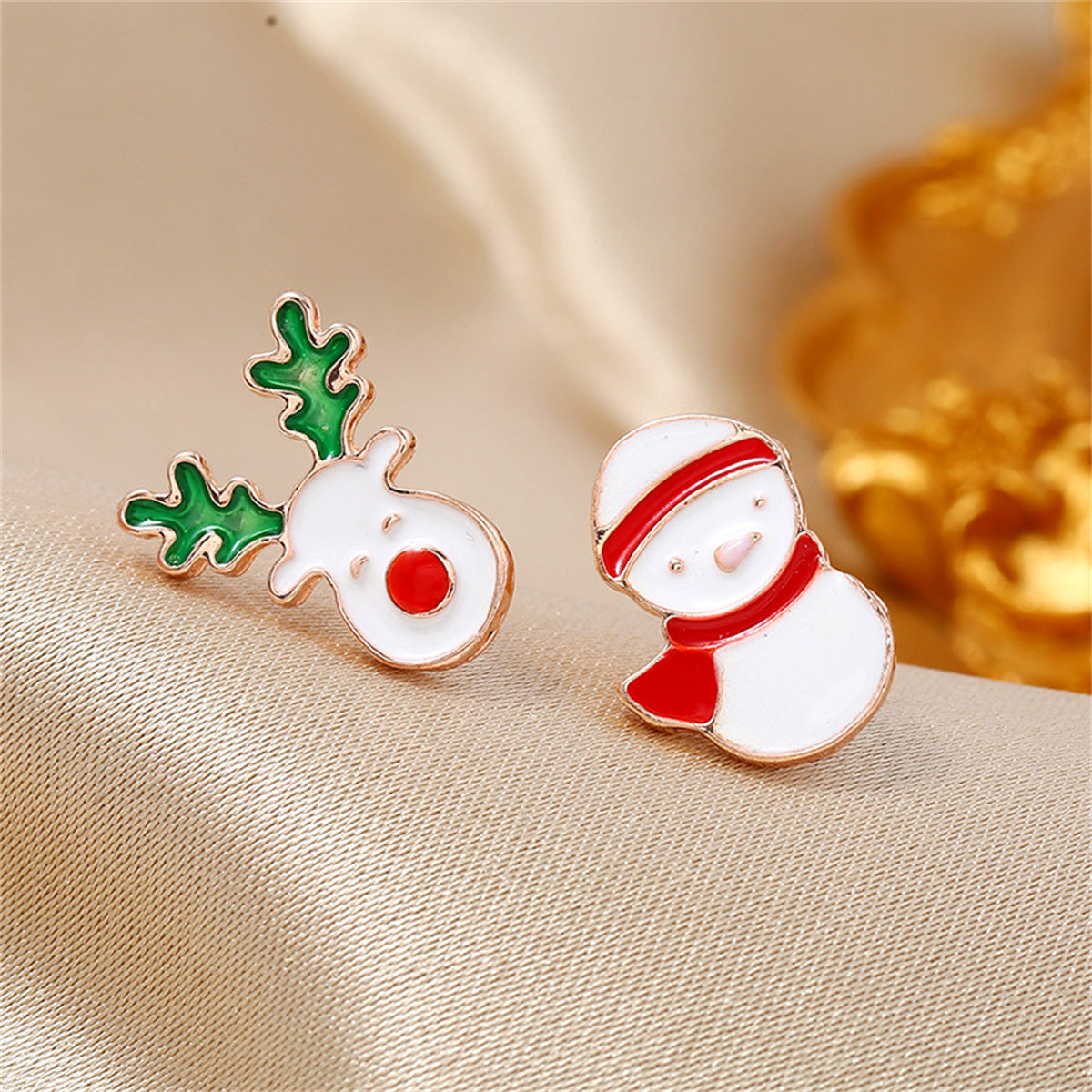 Delightful 18K gold-plated stud earrings with multicolor snowman and reindeer, perfect for holiday festivities.