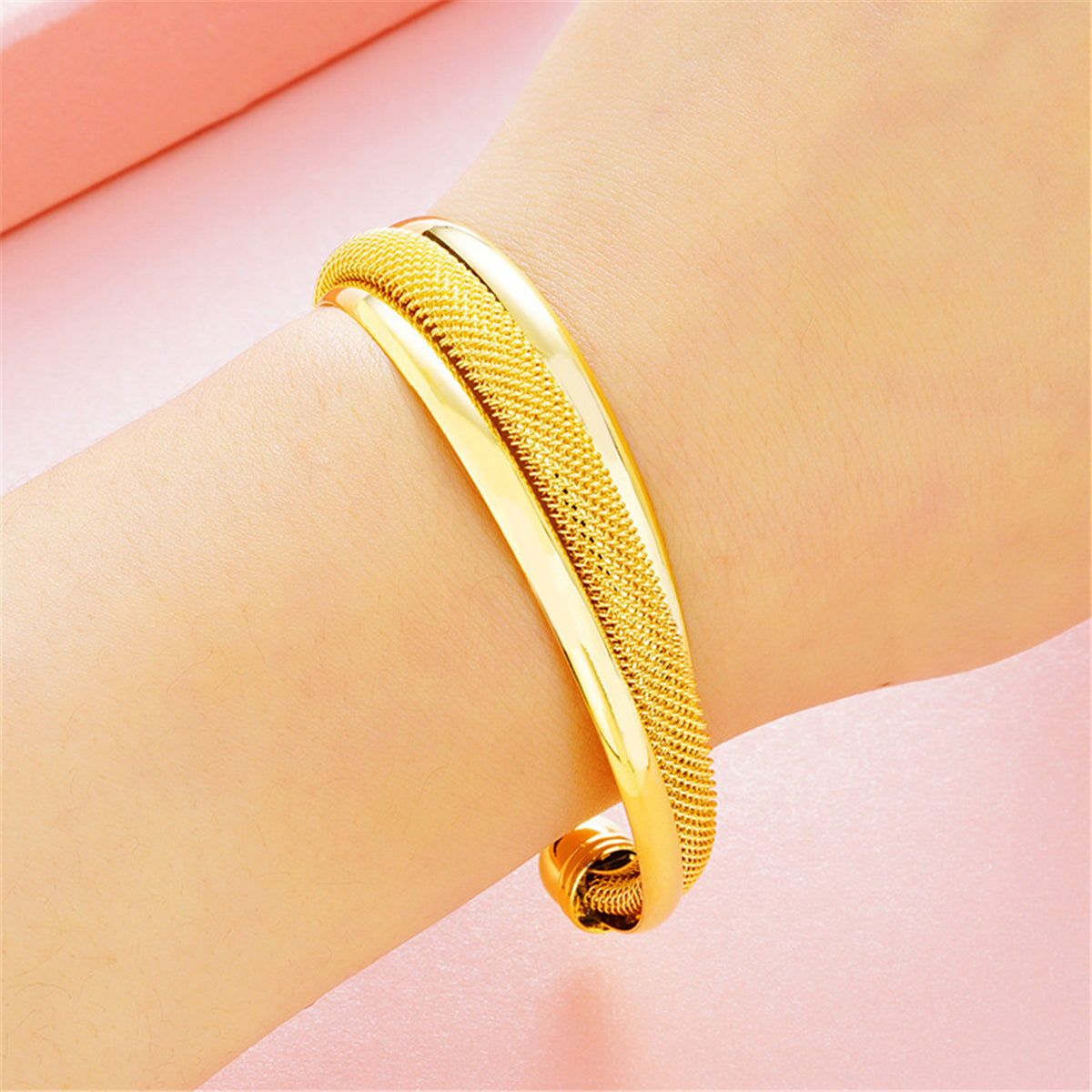 18K Gold-Plated Web Capped Cuff, gold bracelet for women, vintage-inspired design, detail close-up