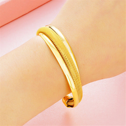 18K Gold-Plated Web Capped Cuff, gold bracelet for women, vintage-inspired design, detail close-up