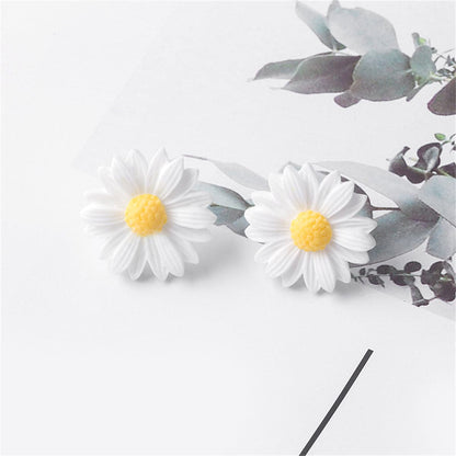 White Mum Flower Stud Earrings, stud earrings for women, dainty minimalist design, detail close-up