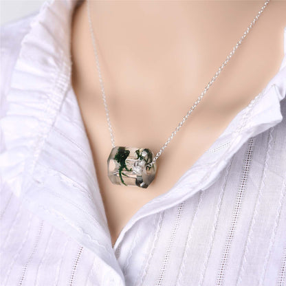 Dark Green Dried Algae and Silver-Plated Cylinder Pendant Necklace, silver pendant necklace for women, detail close-up