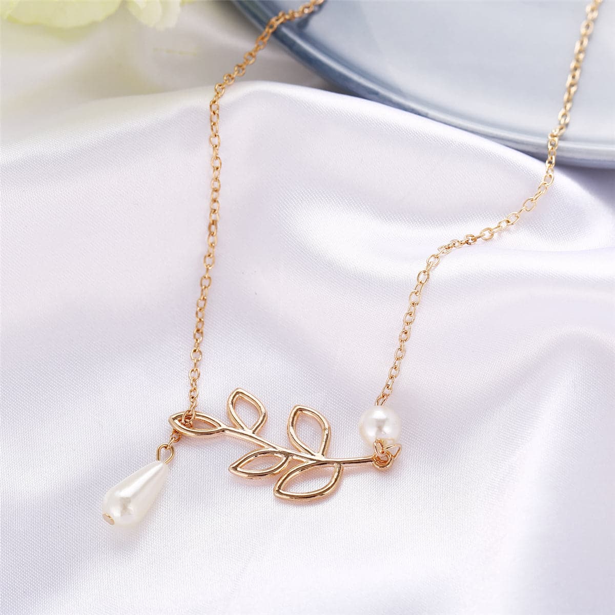 Pearl & 18K Gold-Plated Leaves Openwork Bar Necklace
