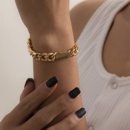 18K Gold-Plated Curb Chain ID Bracelet, gold bracelet for women, vintage-inspired design, detail close-up