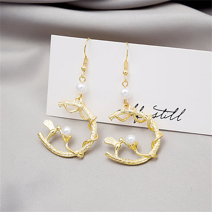 Pearl and 18K Gold-Plated Bird Circle Drop Earring, gold drop earrings for women, vintage-inspired design, detail close-up