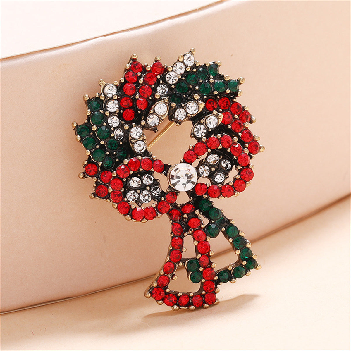 Red Cubic Zirconia and 18K Gold-Plated Christmas Wreath Brooch, gold brooch pin, dainty minimalist design, detail close-up