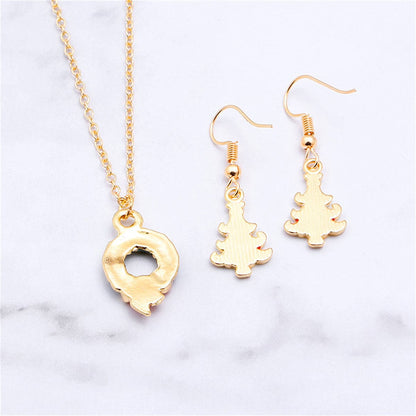 Green Enamel and 18K Gold-Plated Wreath Pendant Necklace and Earrings, gold drop earrings for women, detail close-up