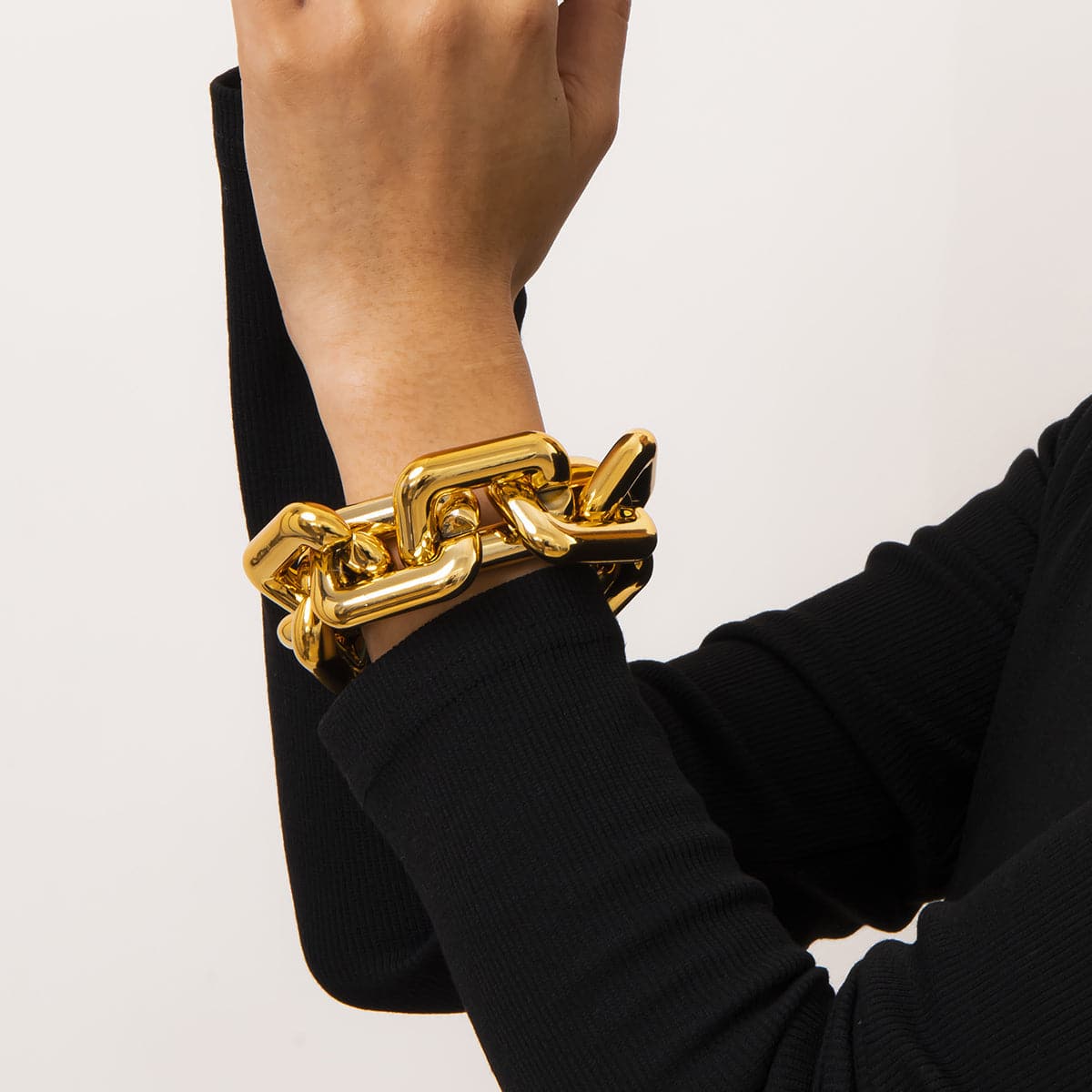 18K Gold-Plated Rectangle Chain Bracelet, gold bracelet for women, vintage-inspired design, lifestyle look