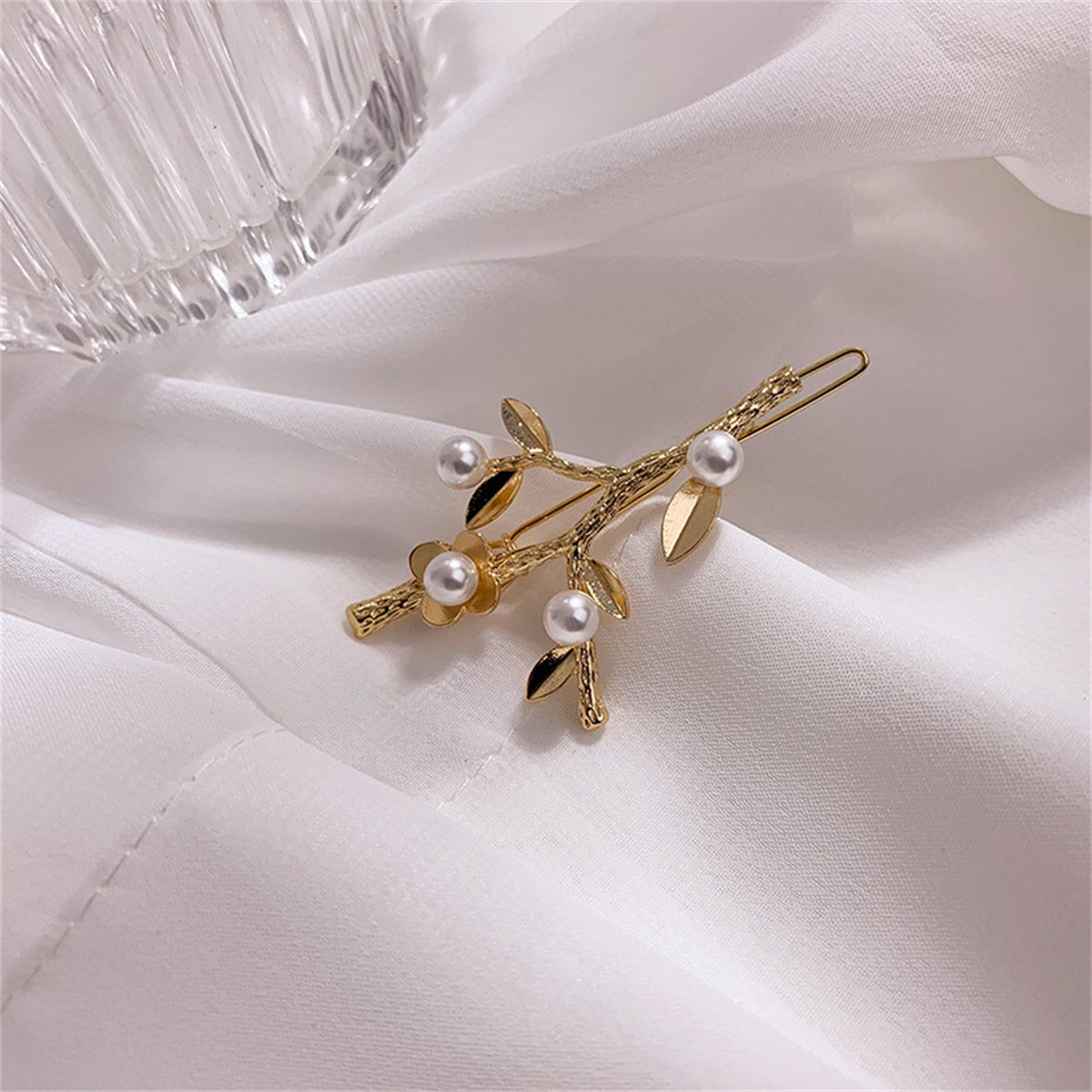 Pearl and 18K Gold-Plated Flower Branch Hair Clip, elegant gift for her, lifestyle look
