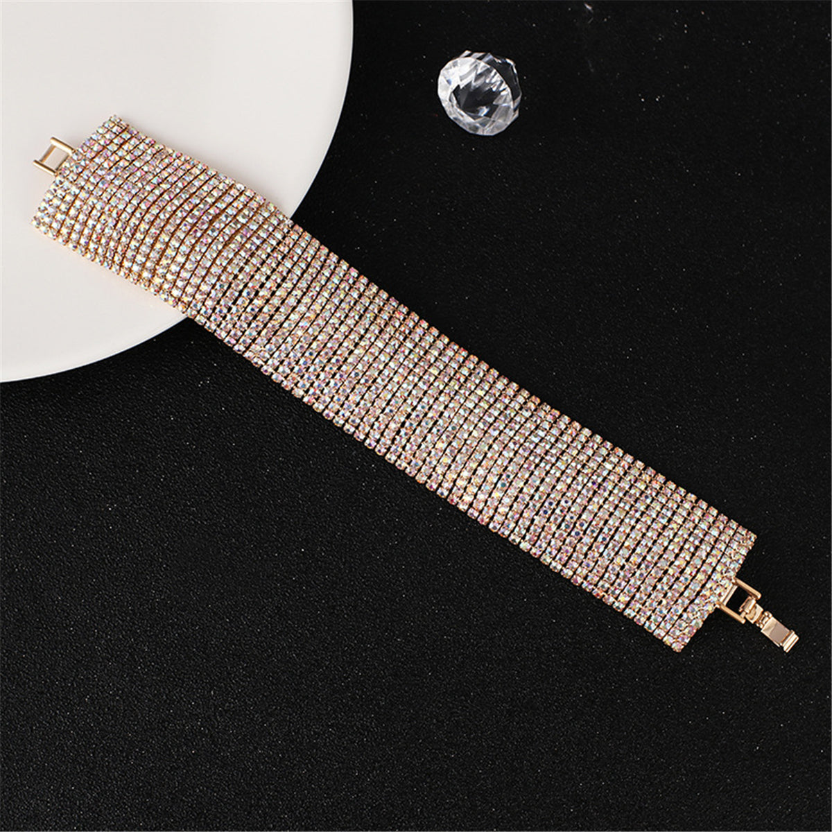 Cubic Zirconia and 18K Gold-Plated Layer Bracelet, gold bracelet for women, vintage-inspired design, detail close-up