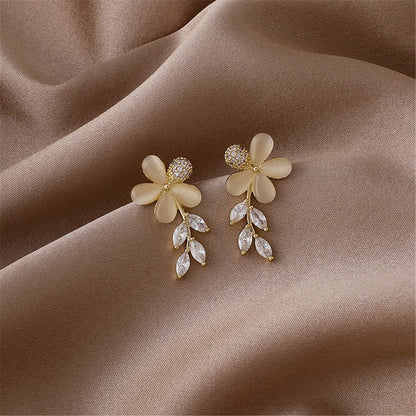 Crystal and Cat's Eye Floral Drop Earrings, drop earrings for women, vintage-inspired design, detail close-up