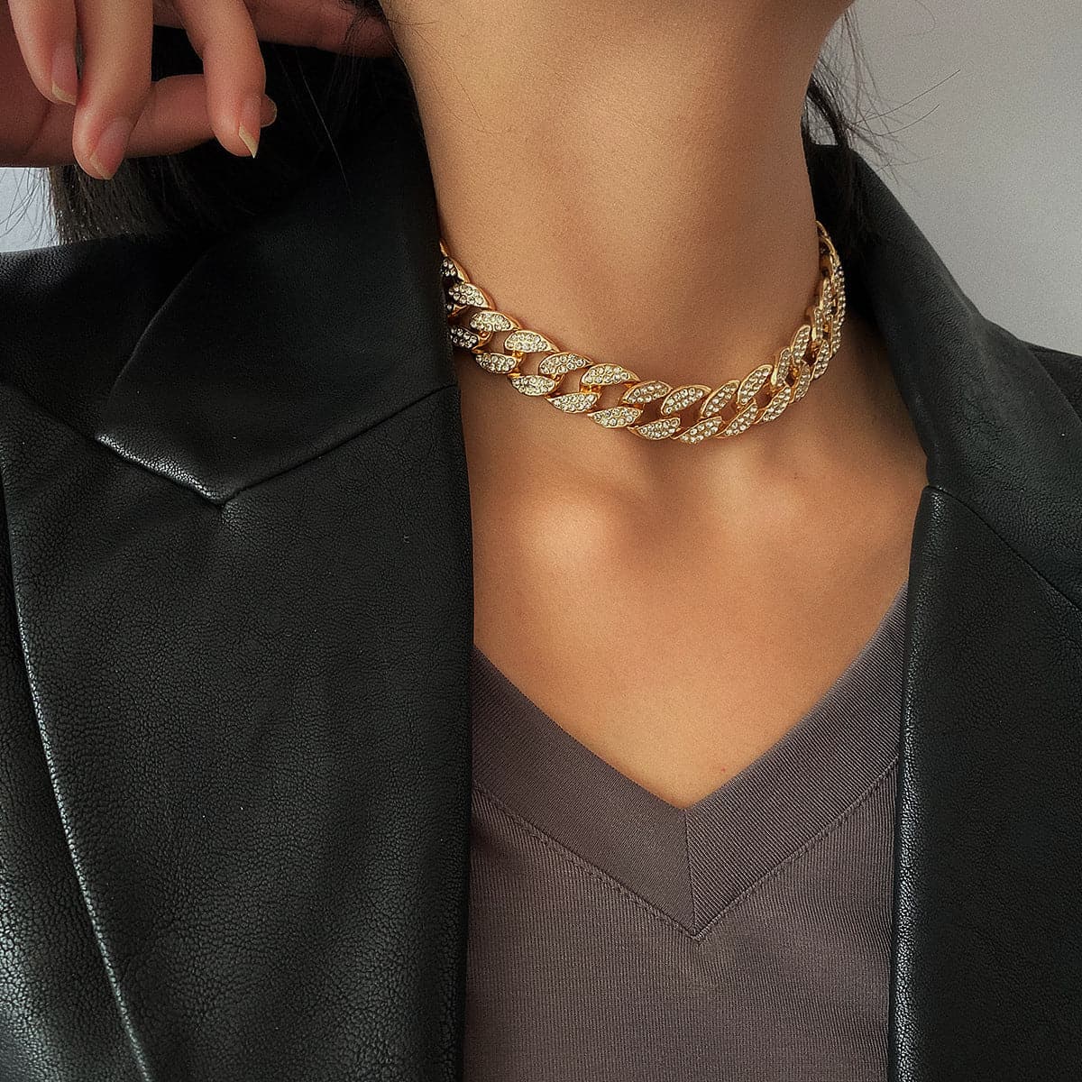 Cubic Zirconia and 18K Gold-Plated Curb Chain Choker Necklace, chunky gold choker necklace, everyday style, detail close-up