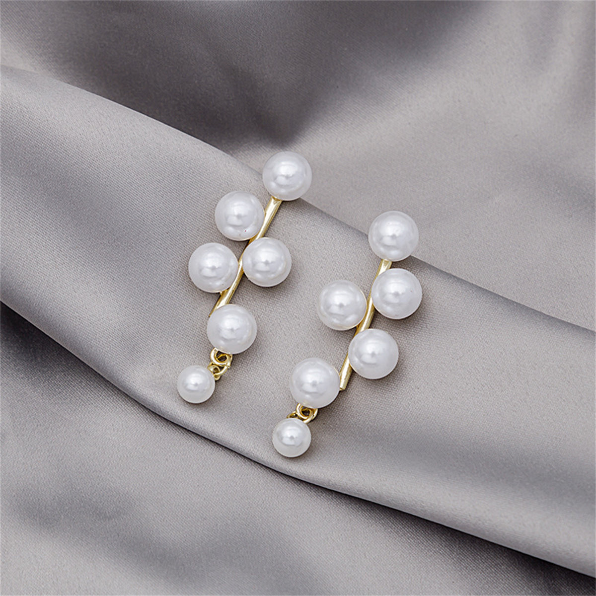 Pearl and 18K Gold-Plated Drop Earrings, gold drop earrings for women, elegant gift for her, detail close-up