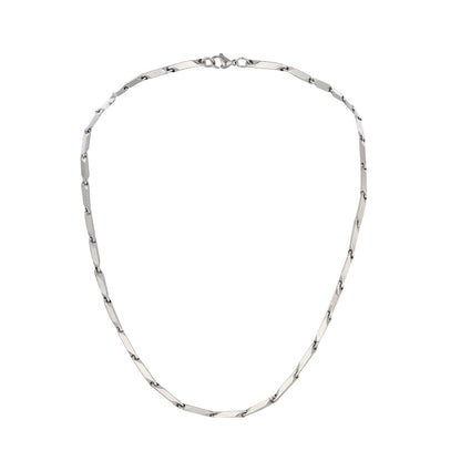 Silver-Plated Geometric Chain Necklace, silver pendant necklace for women, vintage-inspired design, detail close-up