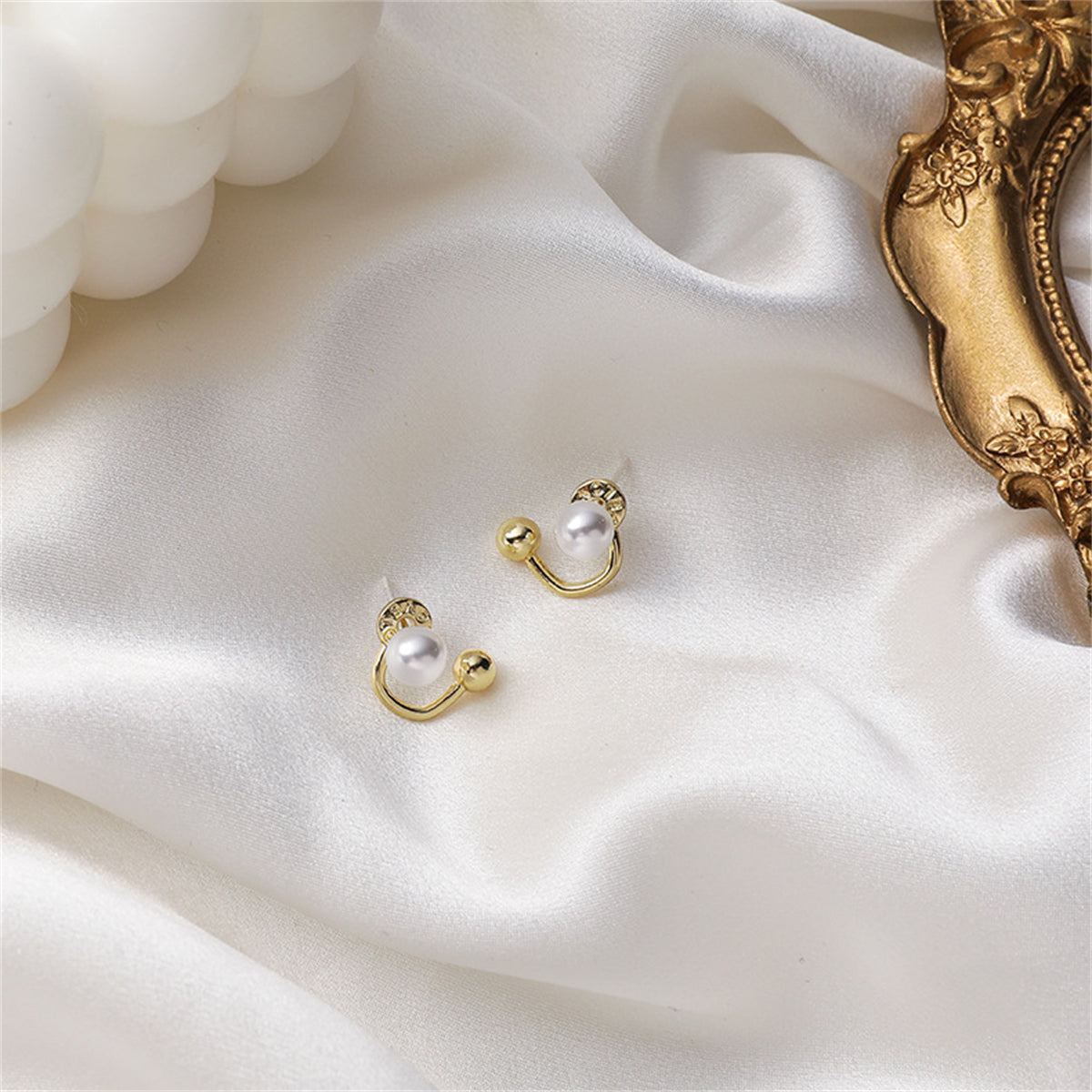 Pearl & 18K Gold-Plated Ball Curve Ear Jackets