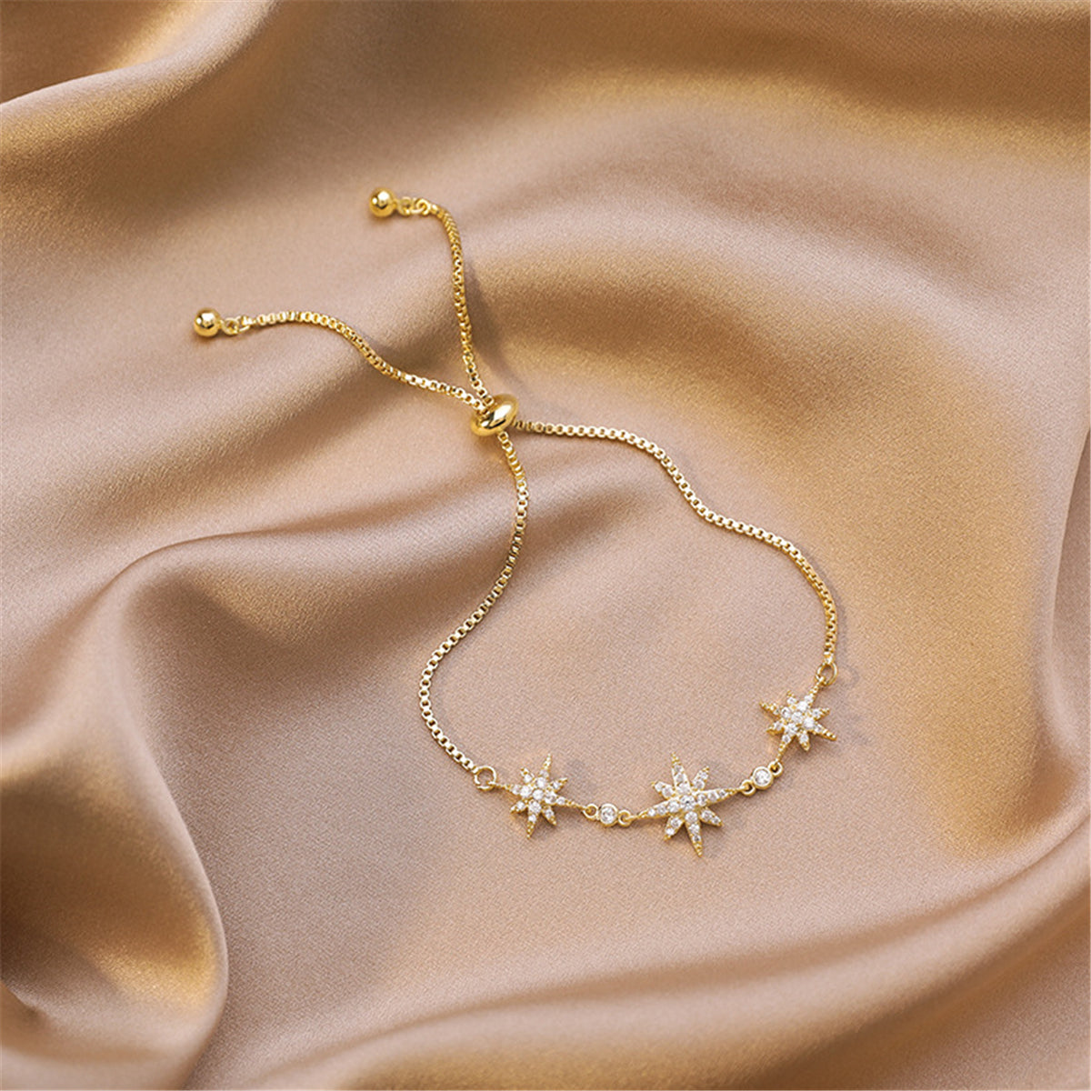 Cubic Zirconia and 18K Gold-Plated Star Charm Bracelet, gold bracelet for women, vintage-inspired design, detail close-up