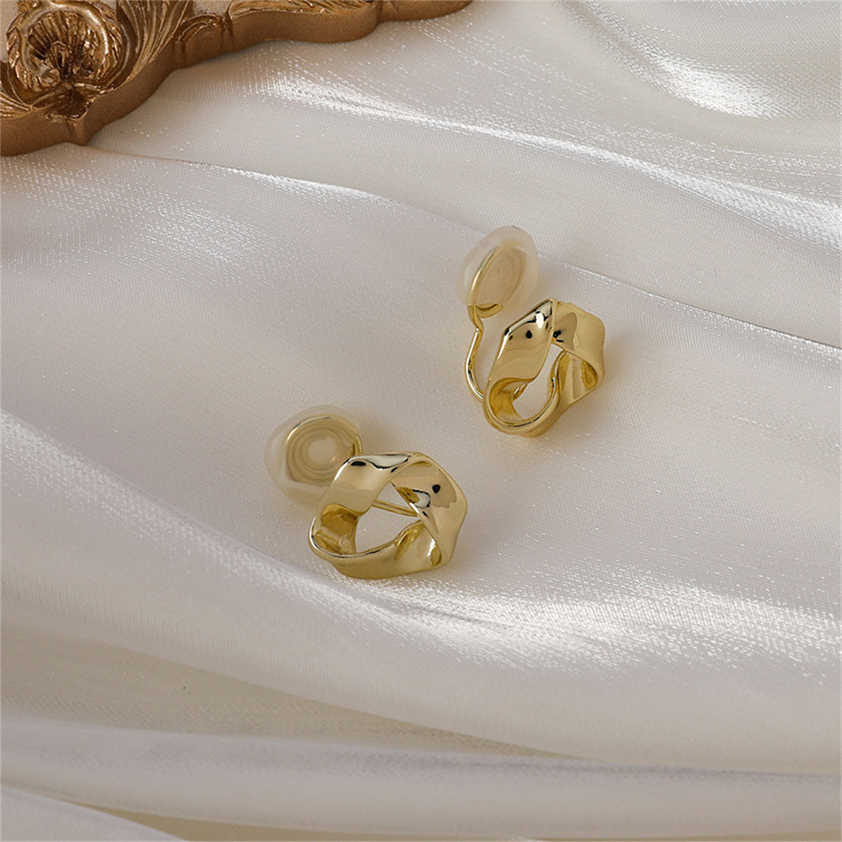 18K Gold-Plated Open-Twisted Ear Cuff, gold stud earrings for women, botanical inspired, detail close-up