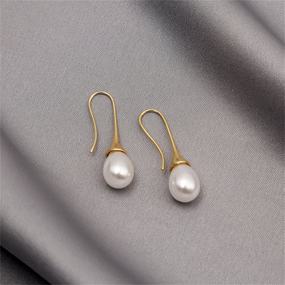 Pearl and 18K Gold-Plated Drop Earring, gold drop earrings for women, vintage-inspired design, lifestyle look