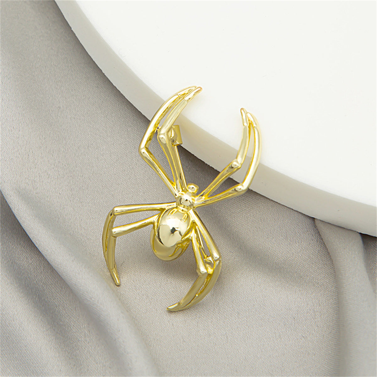 18K Gold-Plated Spider Brooch, gold brooch pin, vintage-inspired design, detail close-up