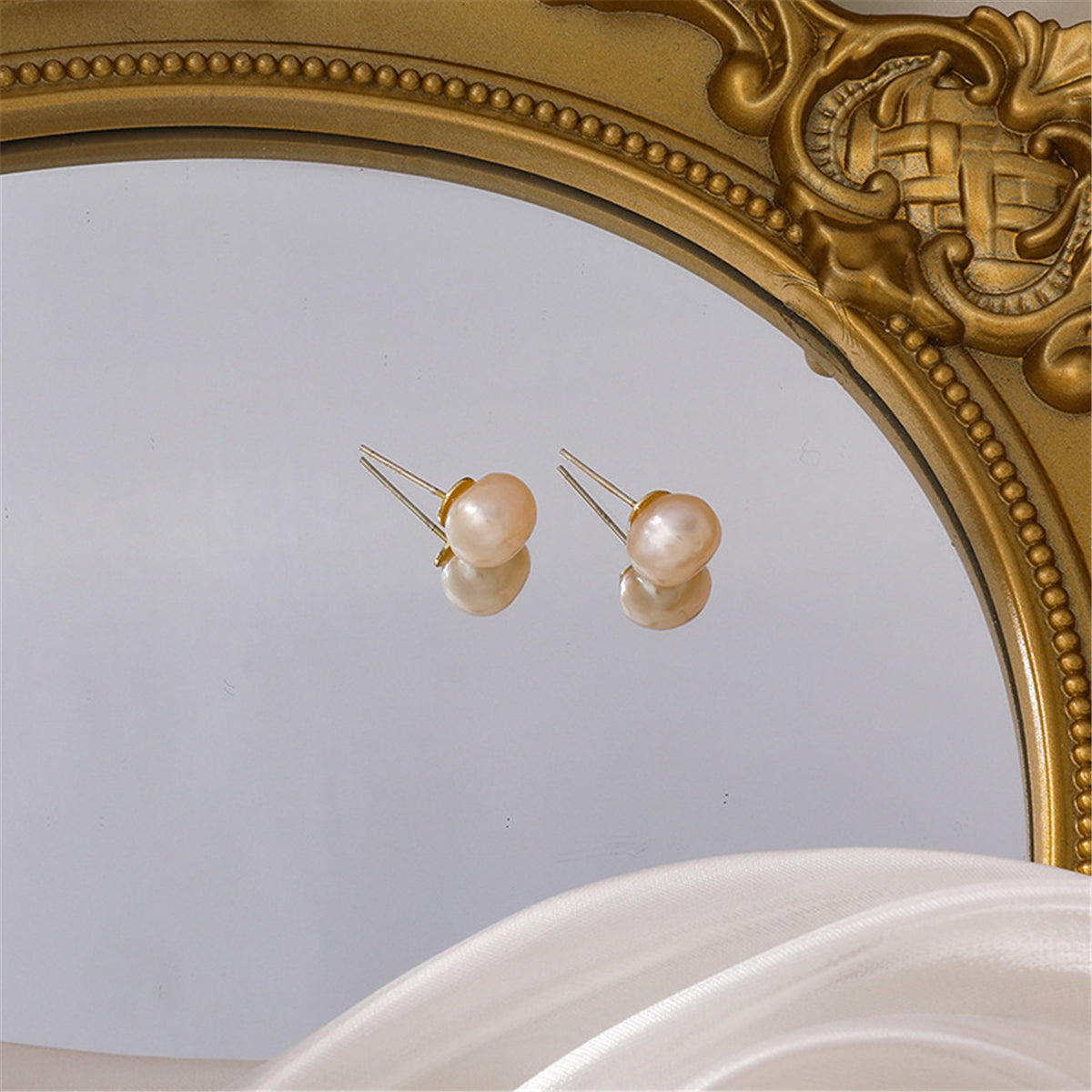 Pearl and 18K Gold-Plated Stud Earrings, gold stud earrings for women, vintage-inspired design, detail close-up
