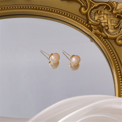 Pearl and 18K Gold-Plated Stud Earrings, gold stud earrings for women, vintage-inspired design, detail close-up