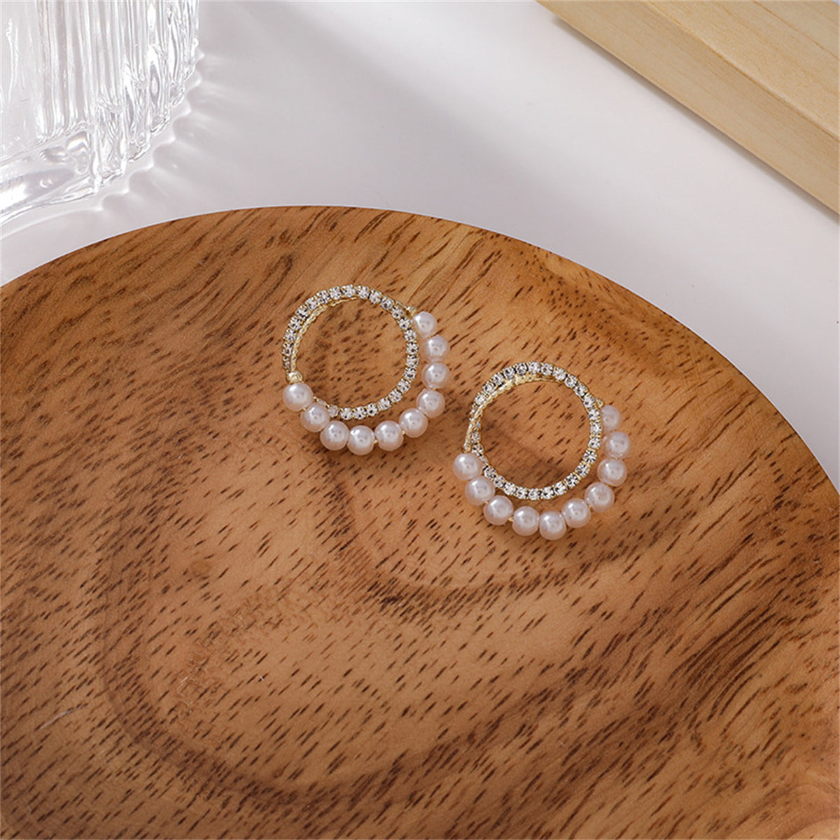 Pearl and Cubic Zirconia Pav¨¦ Double Circle Stud Earrings, stud earrings for women, elegant gift for her, detail close-up