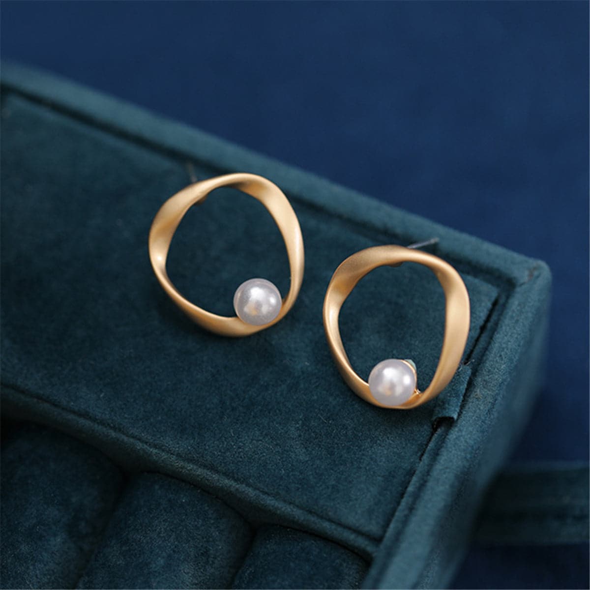 Pearl & 18K Gold-Plated Open Twist Round Stud Earrings