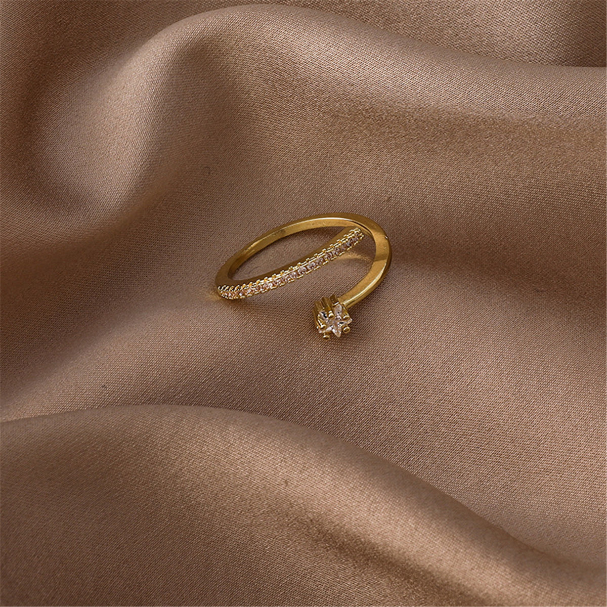 Cubic Zirconia and 18K Gold-Plated Star Ring, gold statement rings for women, elegant gift for her, lifestyle look