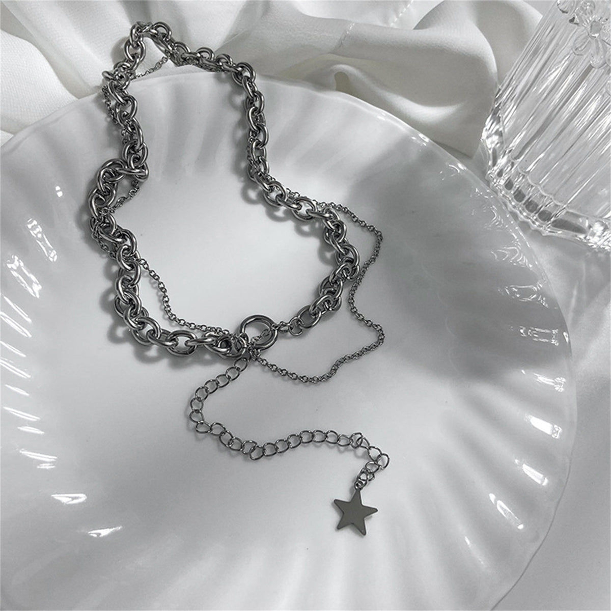 Silver-Plated Star Layered Lariat Necklace, silver pendant necklace for women, vintage-inspired design, detail close-up