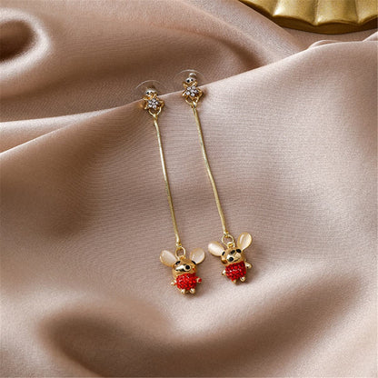 Cubic Zirconia and Cat's Eye Mouse Star Drop Earrings, drop earrings for women, dainty minimalist design, detail close-up