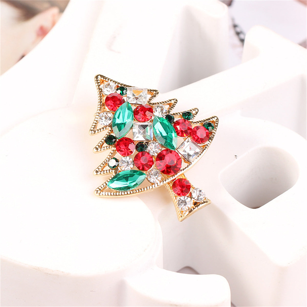 Colored Cubic Zirconia and Crystal Christmas Tree Brooch, brooch pin, dainty minimalist design, detail close-up