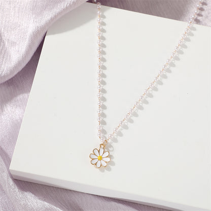 Pearl and 18K Gold-Plated Station Daisy Pendant Necklace, gold pendant necklace for women, elegant gift for her, side view