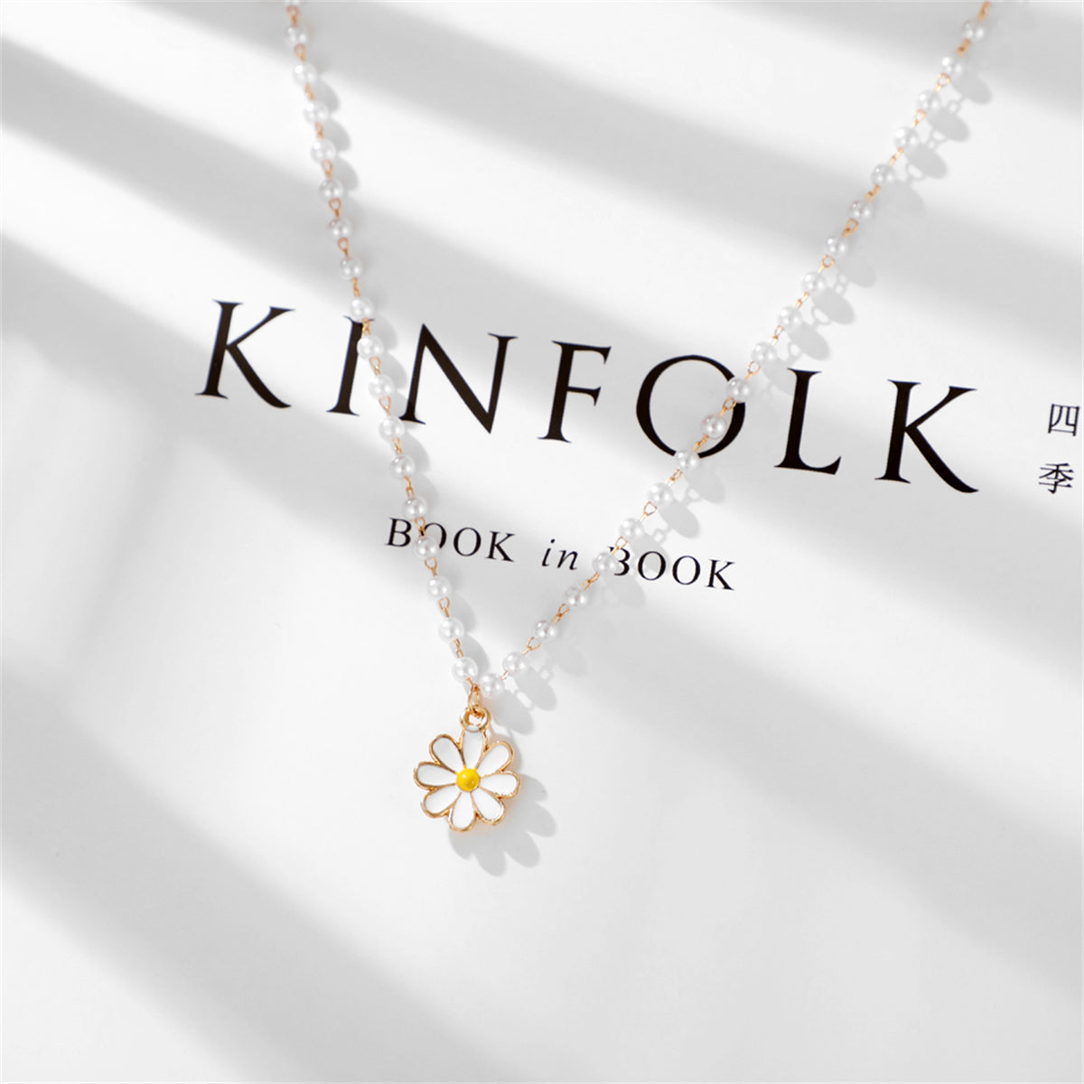 Pearl and 18K Gold-Plated Station Daisy Pendant Necklace, gold pendant necklace for women, detail close-up