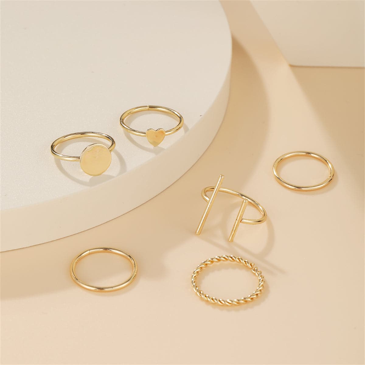 18K Gold-Plated Heart Ring Set, jewelry gift sets for women, vintage-inspired design, detail close-up