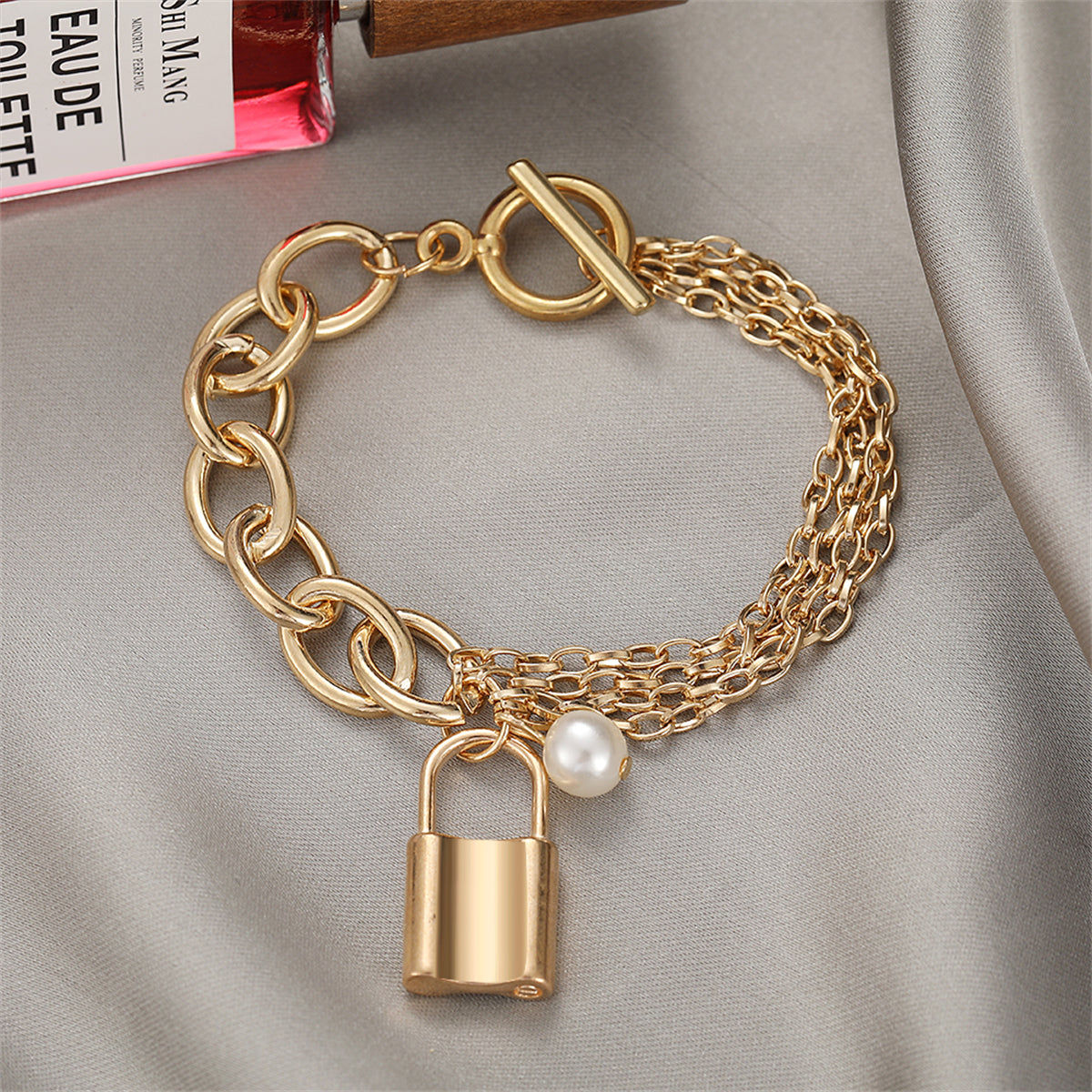Pearl and 18K Gold-Plated Layered Chain Lock Charm Anklet, gold anklet bracelet, elegant gift for her, detail close-up