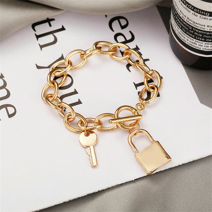 18K Gold-Plated Cable Chain Key Lock Toggle Charm Bracelet, gold bracelet for women, vintage-inspired design, detail close-up